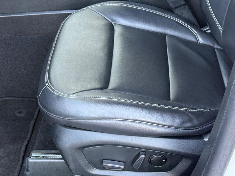 2023 Ford Explorer XLT CERTIFIED Near Janesville