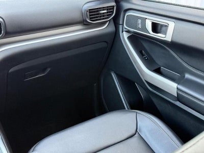 2023 Ford Explorer XLT CERTIFIED Near Janesville