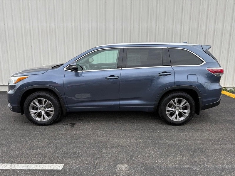 2015 Toyota Highlander XLE V6 3RD ROW SEAT SUV Near Milwaukee