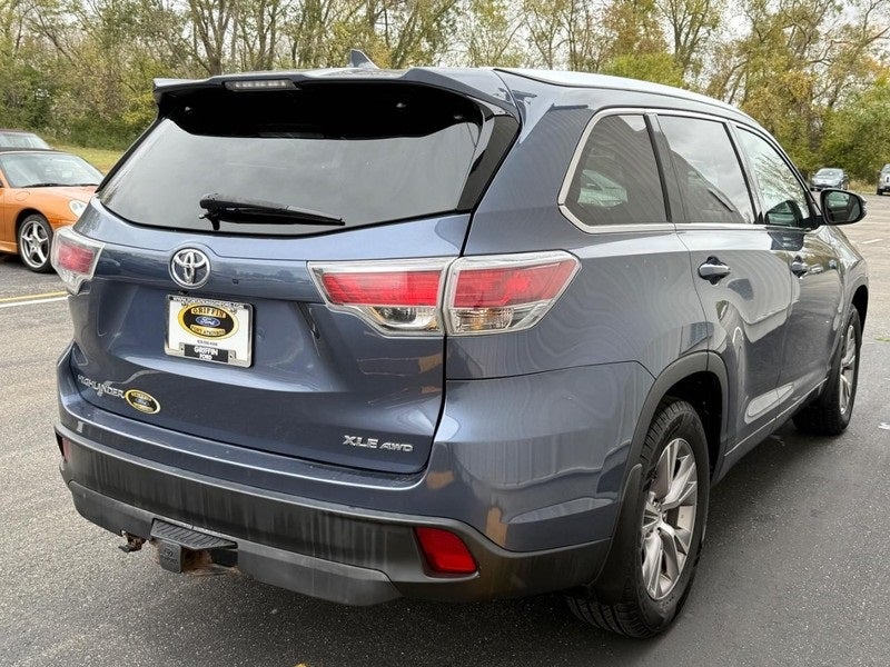 2015 Toyota Highlander XLE V6 3RD ROW SEAT SUV Near Milwaukee