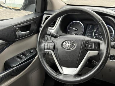 2015 Toyota Highlander XLE V6 3RD ROW SEAT SUV Near Milwaukee