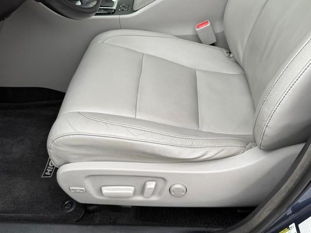 2015 Toyota Highlander XLE V6 3RD ROW SEAT SUV Near Milwaukee