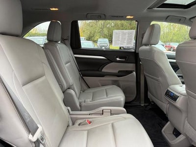 2015 Toyota Highlander XLE V6 3RD ROW SEAT SUV Near Milwaukee