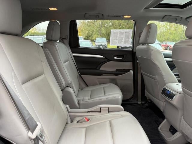 2015 Toyota Highlander XLE V6 3RD ROW SEAT SUV Near Milwaukee