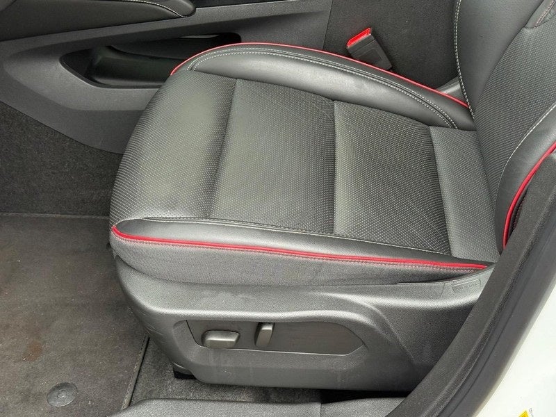 2023 Buick Envision Essence Near Janesville