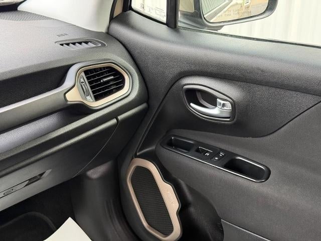 2016 Jeep Renegade Latitude 4 WHEEL DRIVE