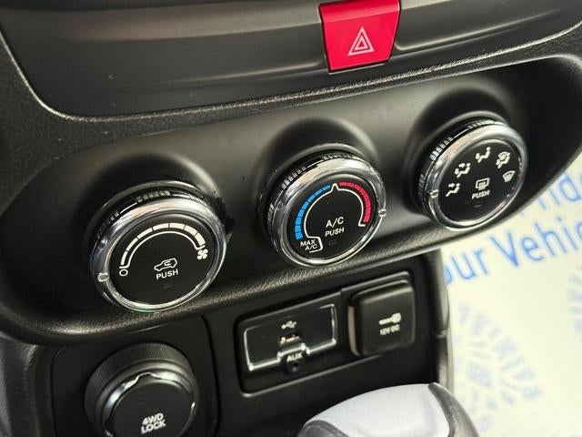 2016 Jeep Renegade Latitude 4 WHEEL DRIVE